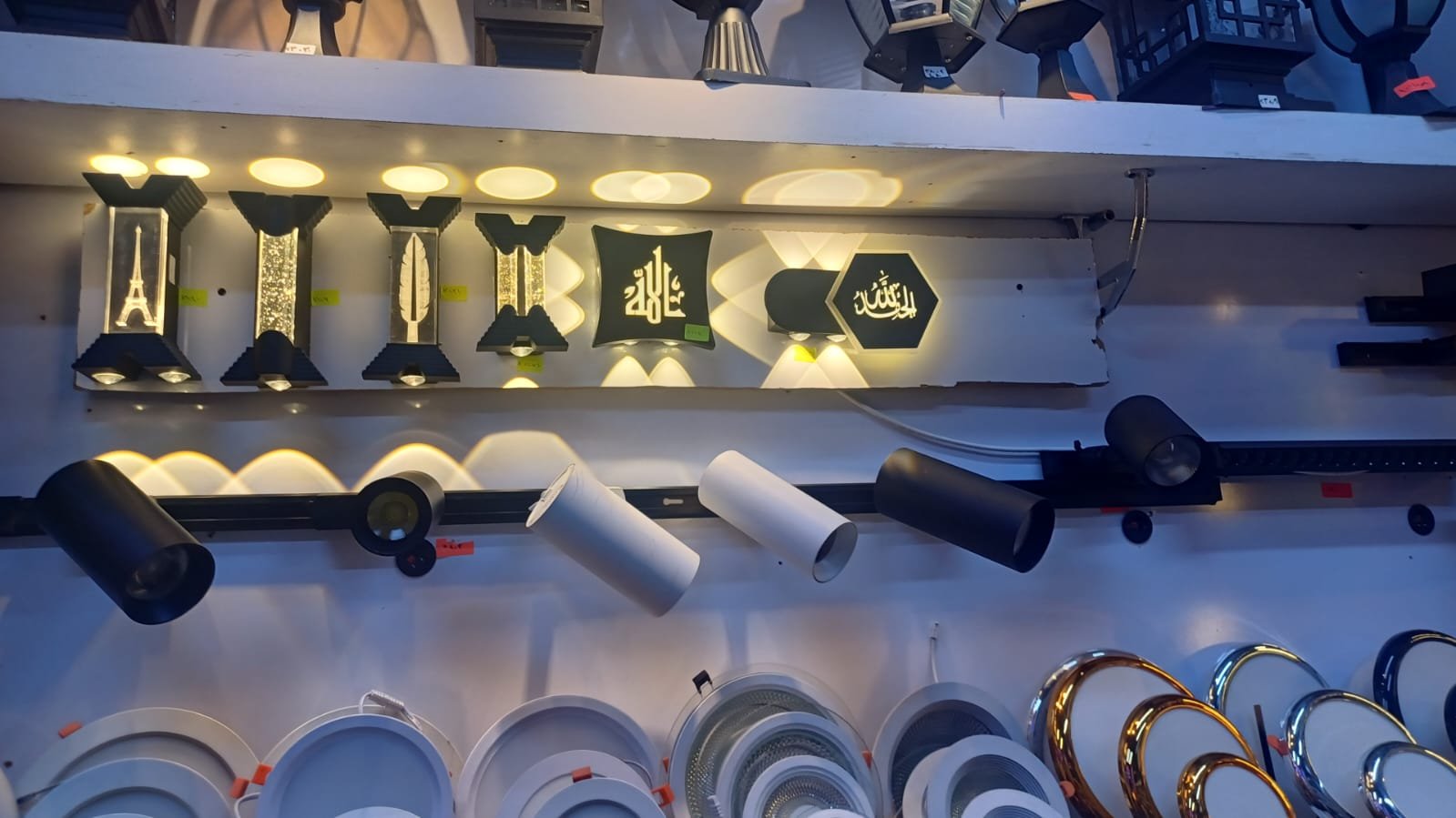 اضواء ومعدات كهربائية